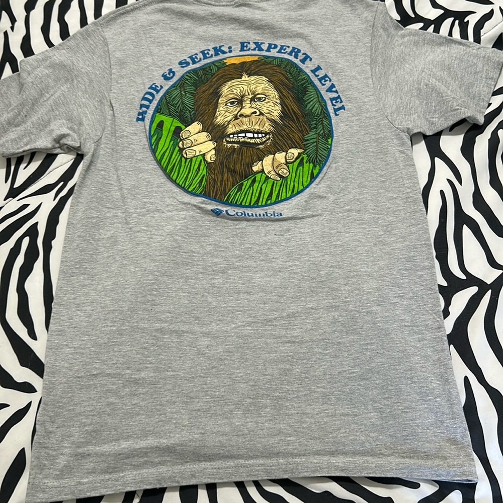 Men’s grey Columbia t shirt small never worn
